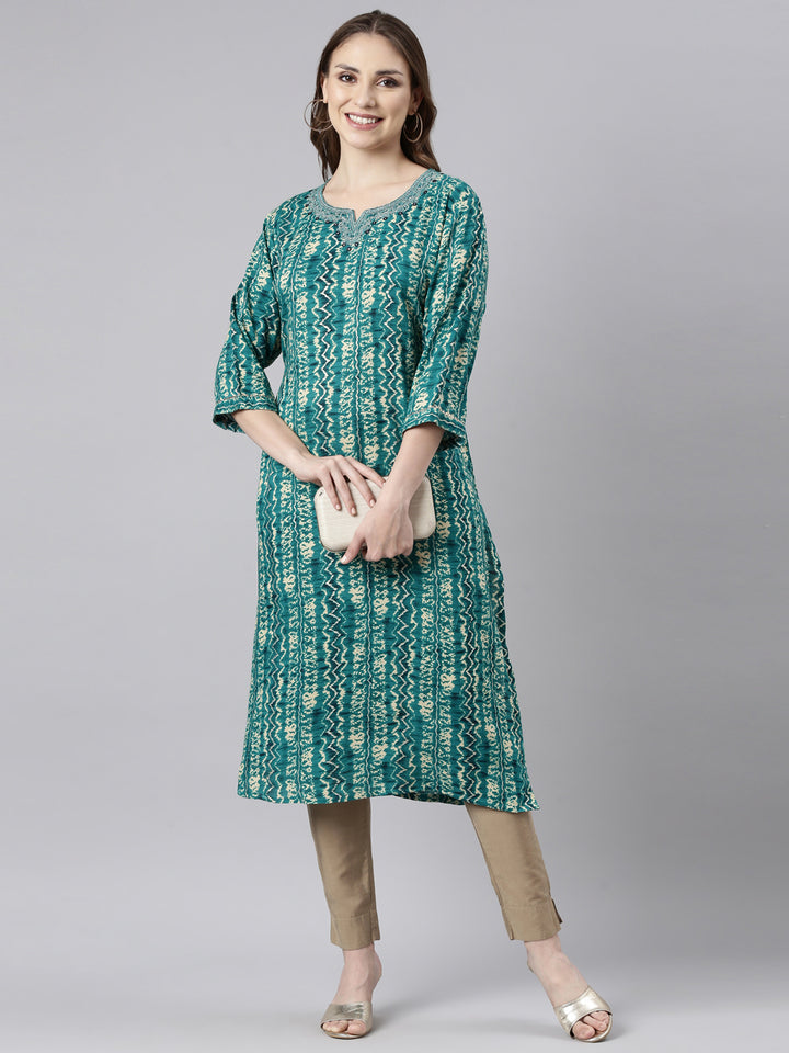 Neerus Green printed straight kurti chevron pattern - detail view 2
