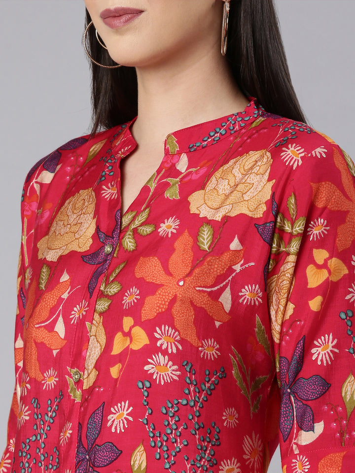 Neerus Red Straight Casual Floral Straight Kurtas