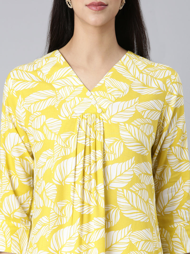 Neerus Yellow Casual Floral Straight Kurtas