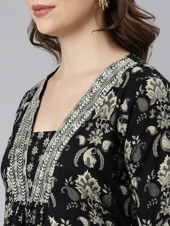 Neerus Black printed floral straight suit set - detail view 4