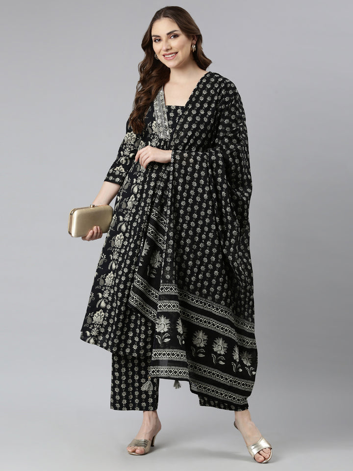 Neerus Black printed floral straight suit set - detail view 1