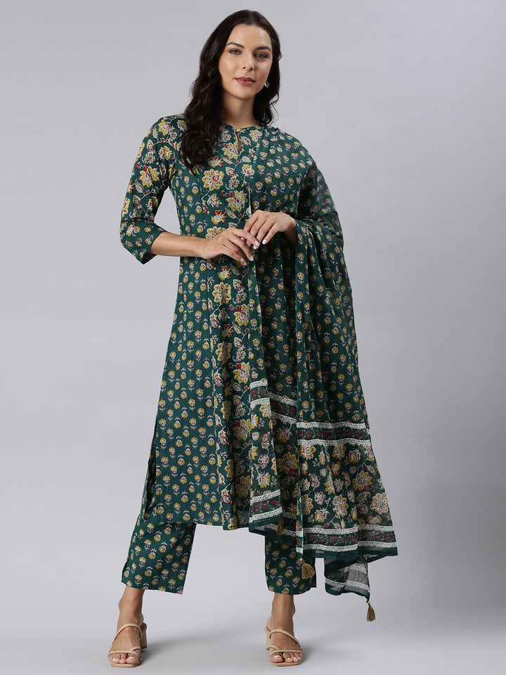 Neerus Green printed straight suit set panelled kurta with dupatta - detail view 3