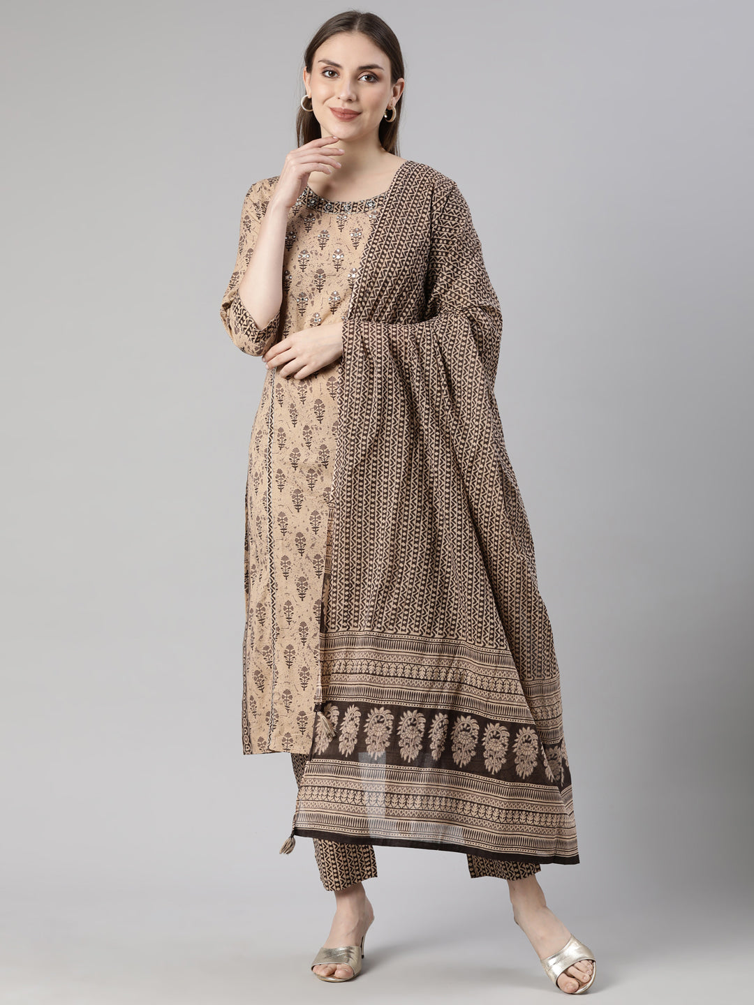 Neerus Black cotton printed suit set - front view