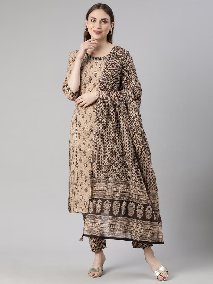 Neerus Black cotton printed suit set - front view