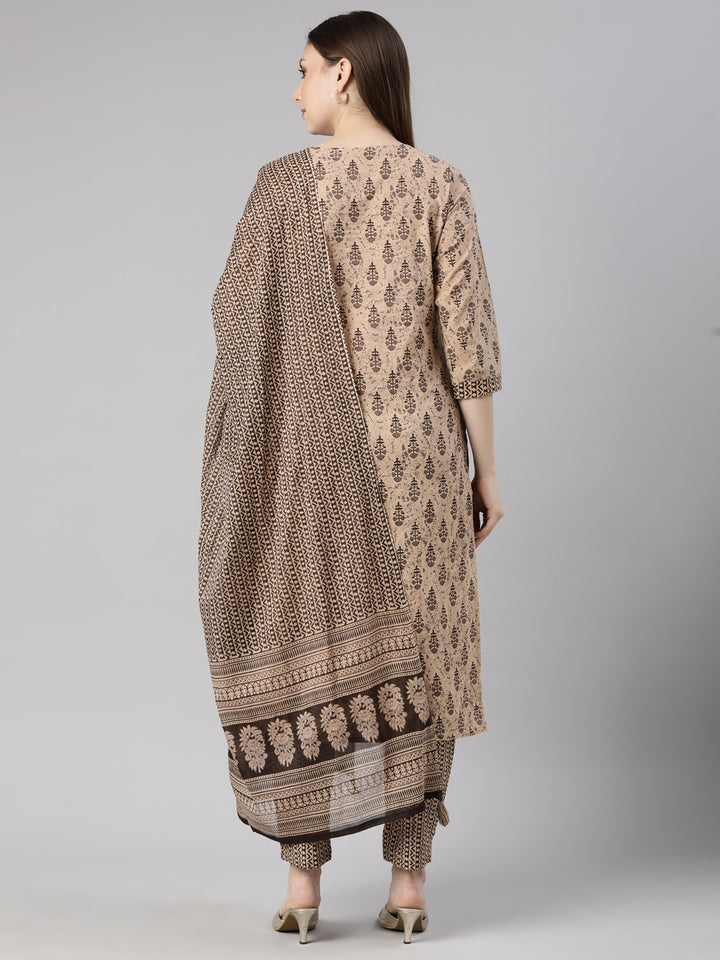 Neerus Black cotton printed suit set - side view