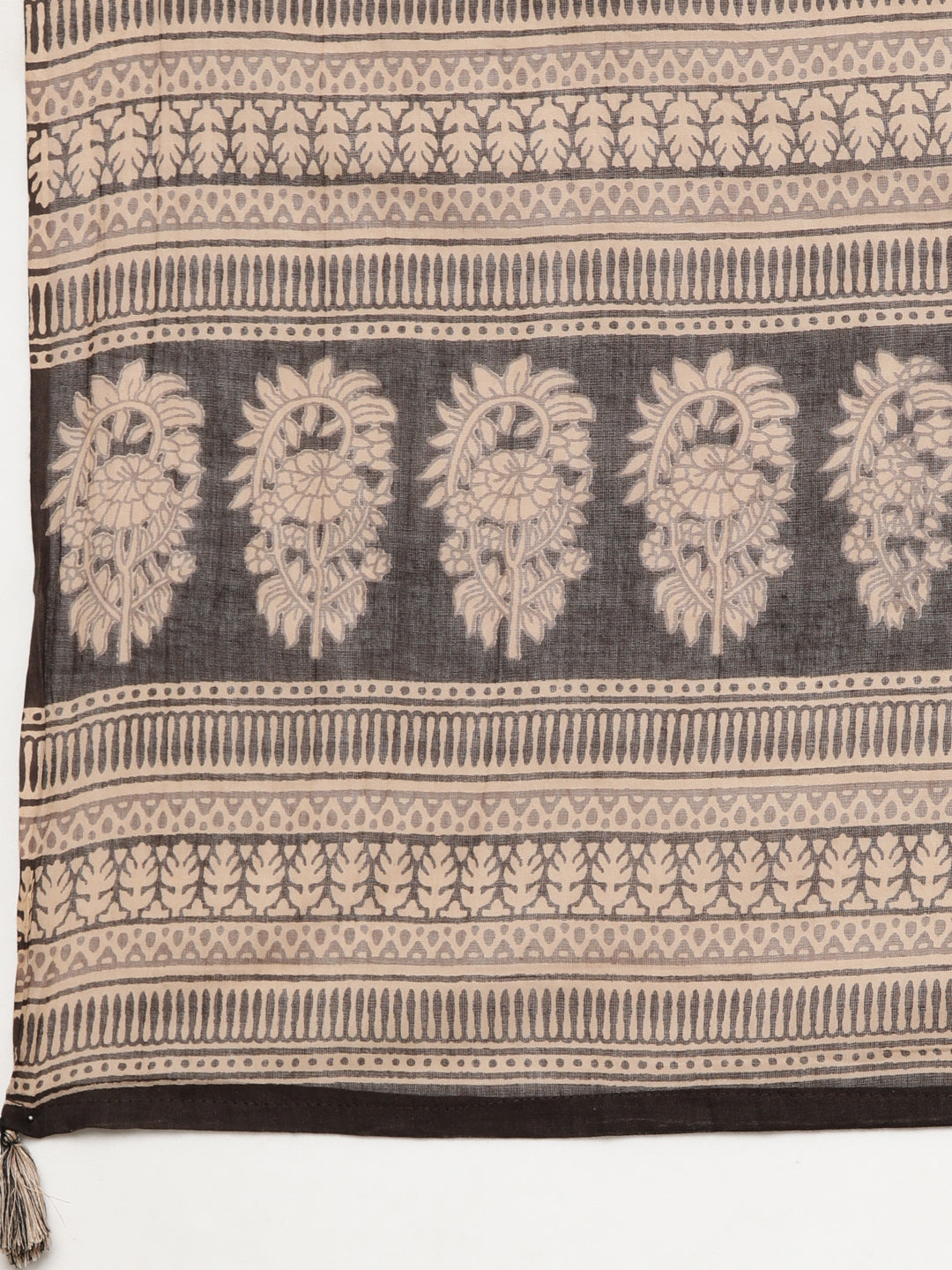 Neerus Black cotton printed suit set - detail view 4