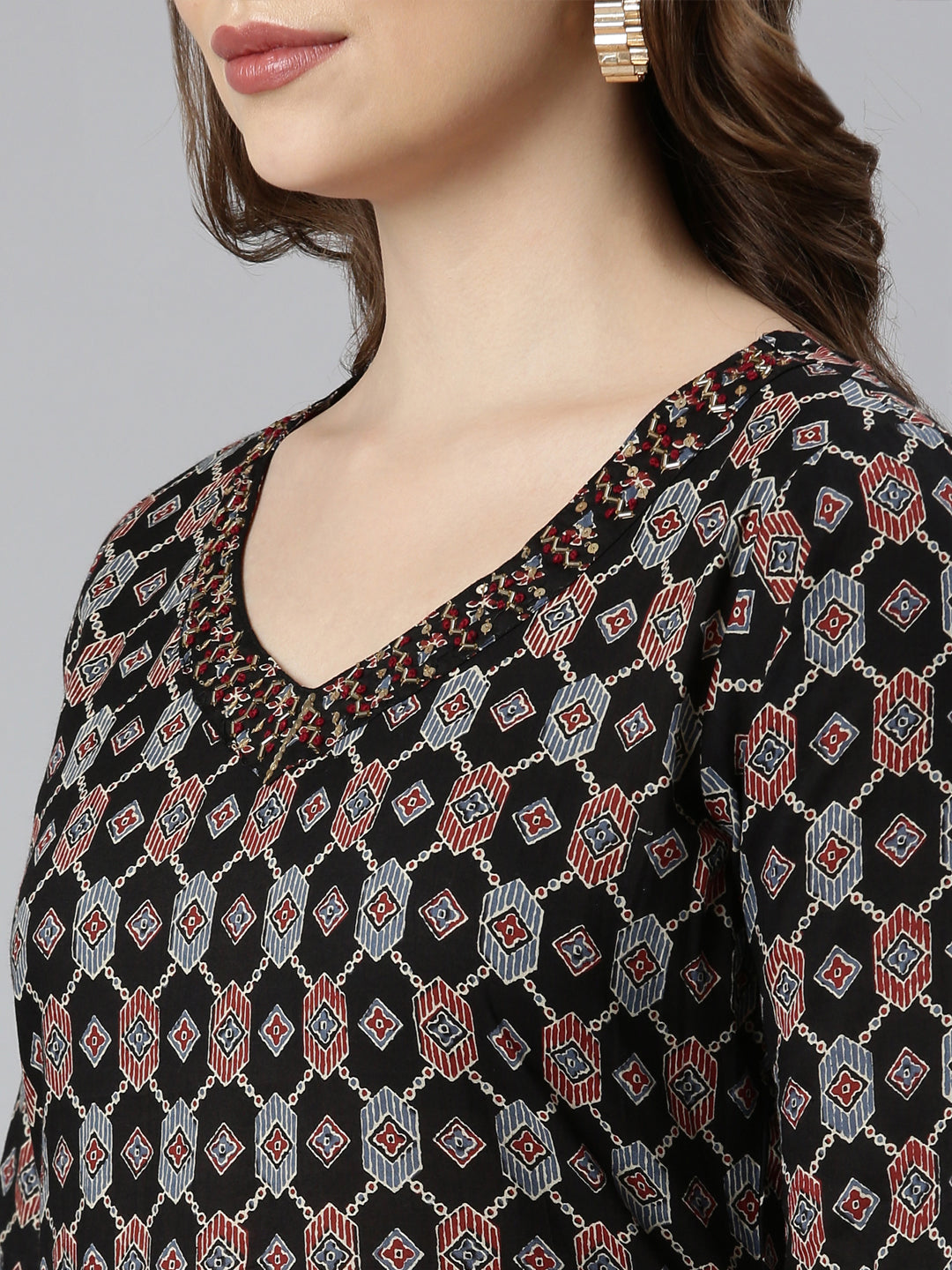 Neerus Black cotton printed straight suit set - detail view 4