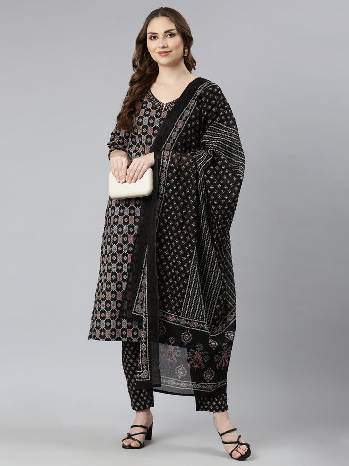 Neerus Black cotton printed straight suit set - detail view 1