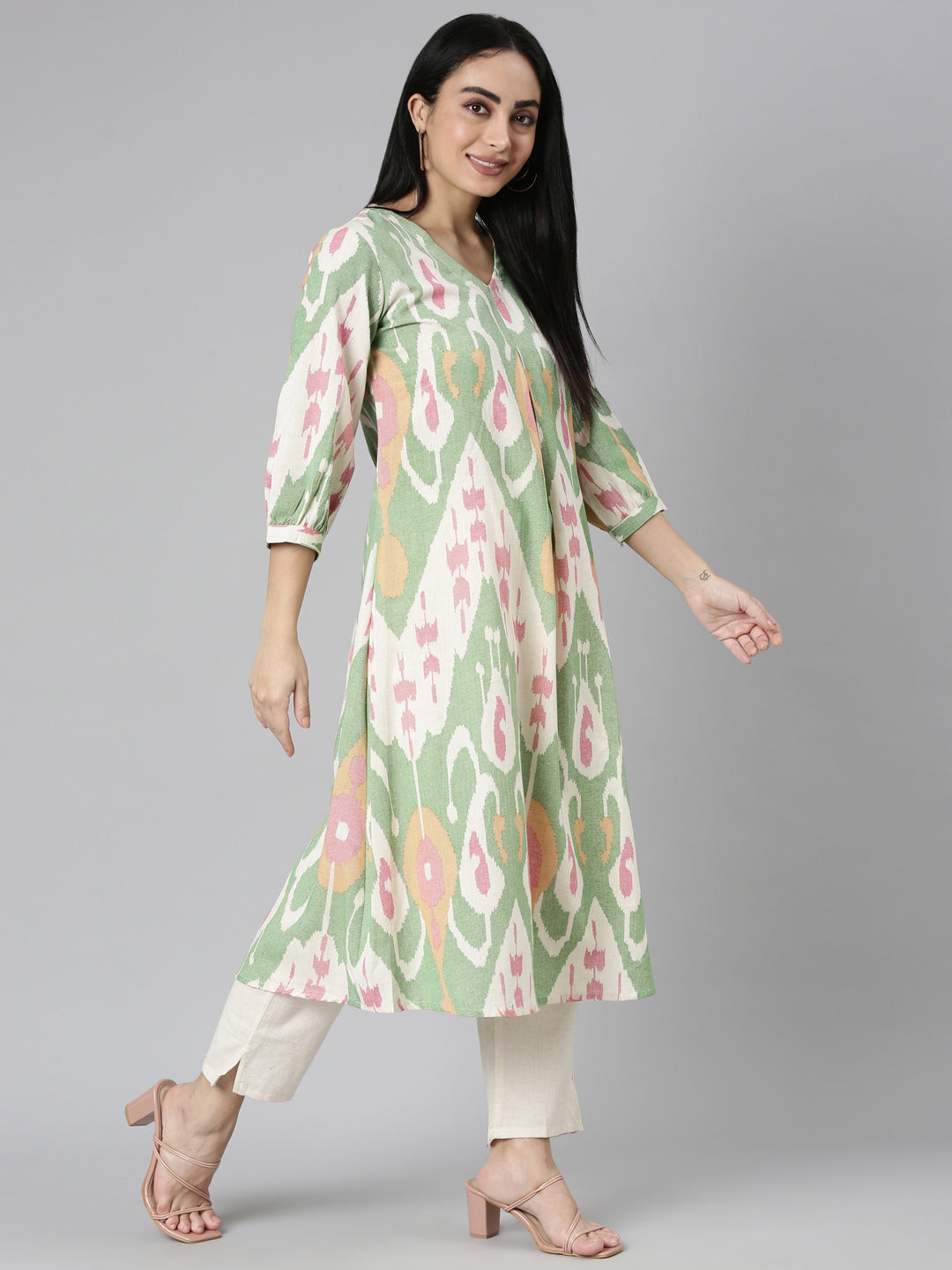 Neerus Green cotton printed kurta set - detail view 2