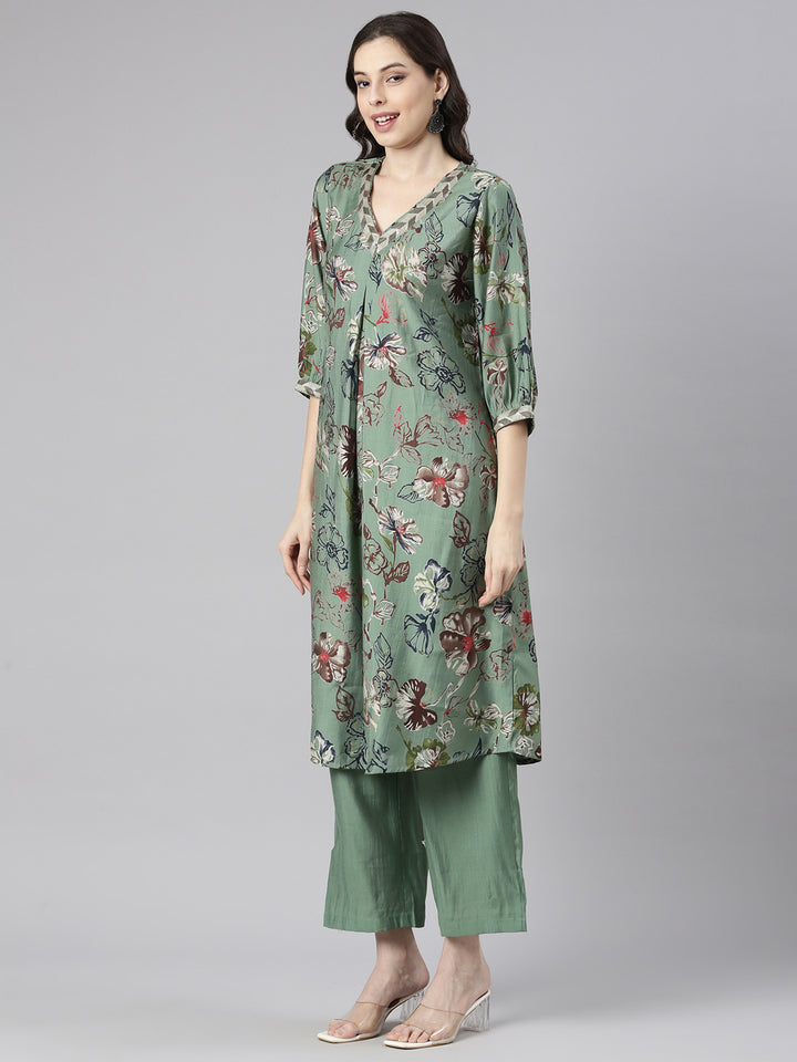 Neerus Green Printed Straight Kurta and Trousers