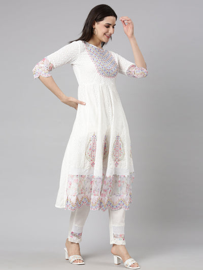 Neerus White Regular Scalloped Floral Kurta And  Trousers With Dupatta