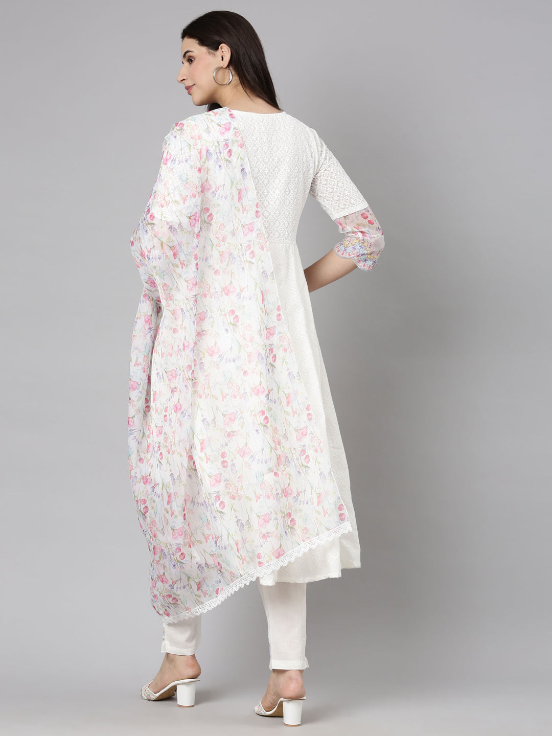 Neerus White Regular Scalloped Floral Kurta And  Trousers With Dupatta
