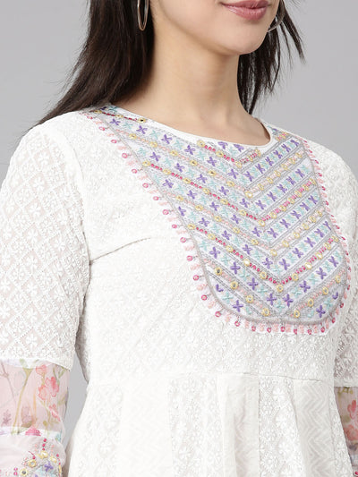 Neerus White Regular Scalloped Floral Kurta And  Trousers With Dupatta