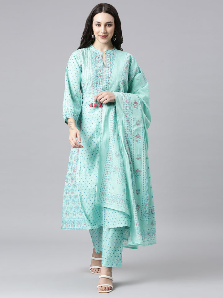 Neerus Green cotton panelled straight suit set - front view