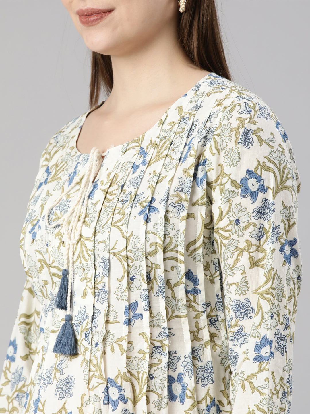 Neerus Green rayon printed suit set - detail view 4