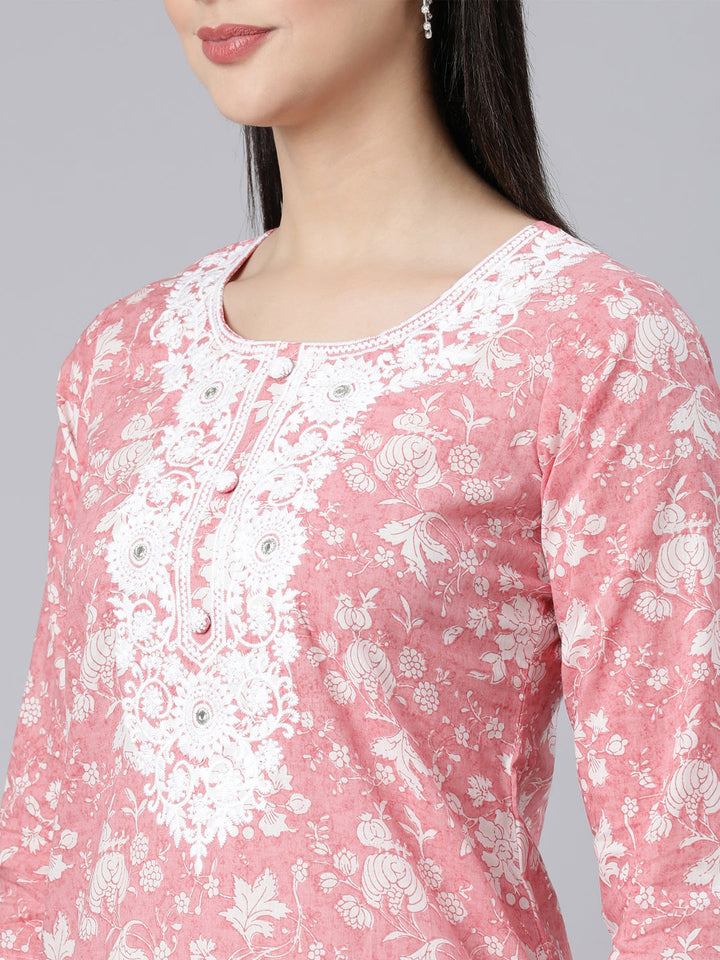 Neerus Pink cotton printed suit set - detail view 2