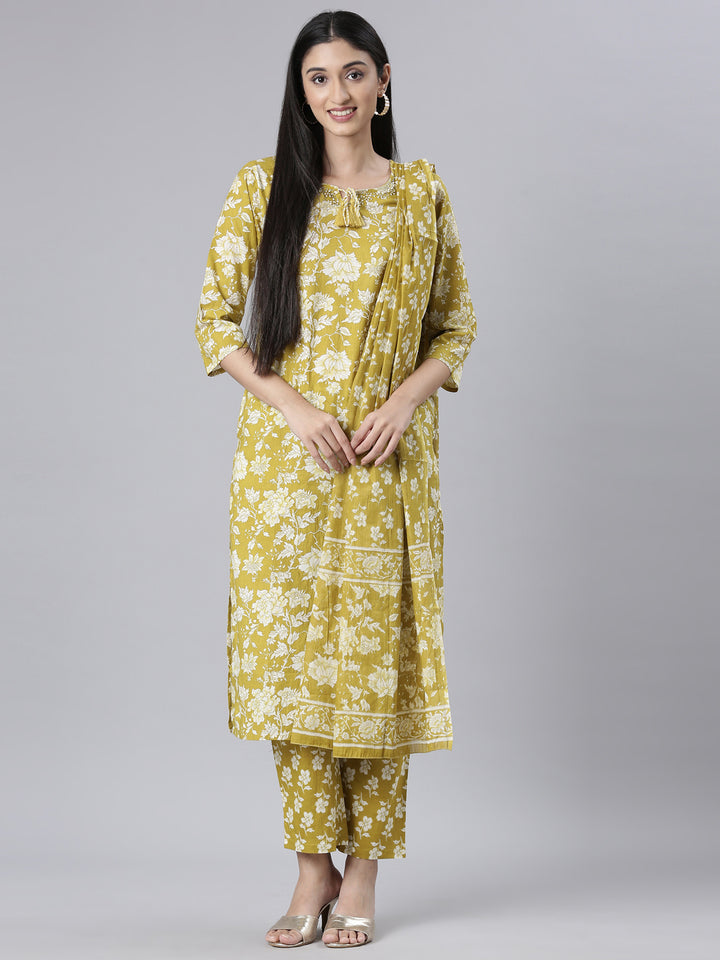 Neerus Green Printed Straight Kurta and Trousers With Dupatta