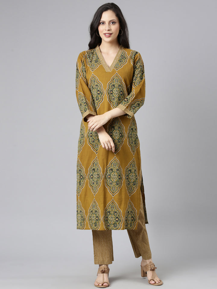 Neerus Green cotton printed suit set - front view