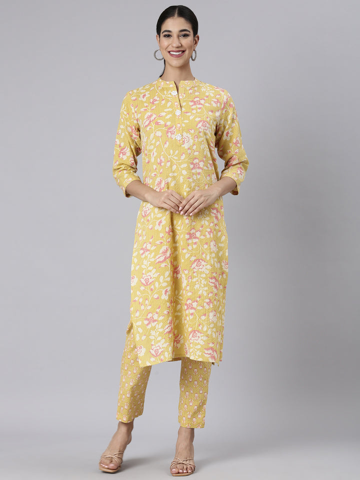 Neerus Green Casual Printed Straight Kurta and Trousers