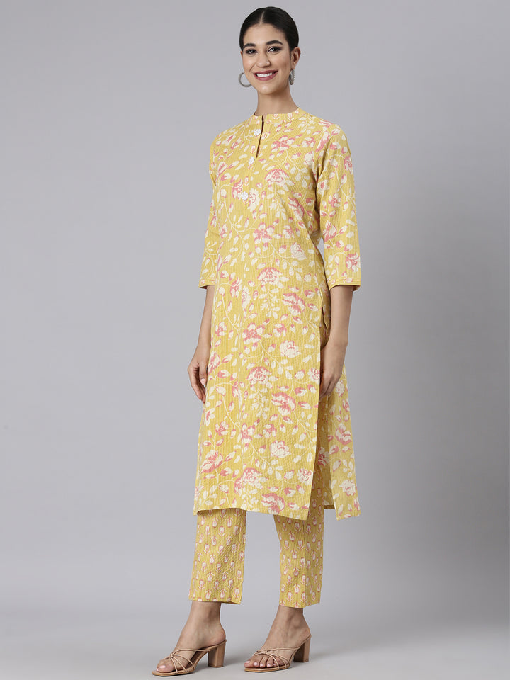 Neerus Green Casual Printed Straight Kurta and Trousers