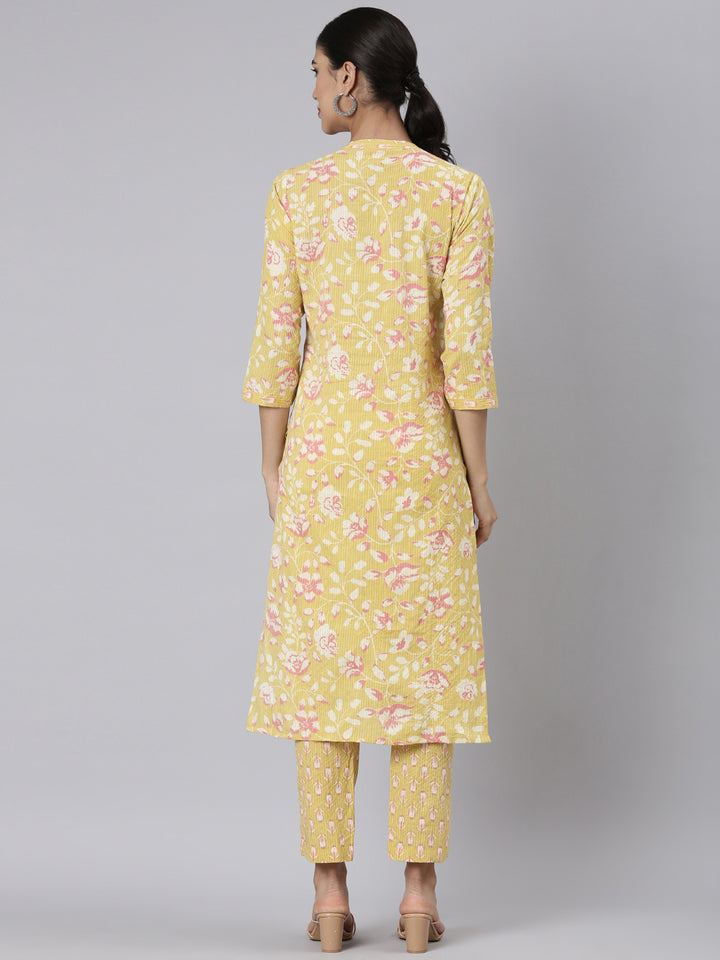 Neerus Green Casual Printed Straight Kurta and Trousers