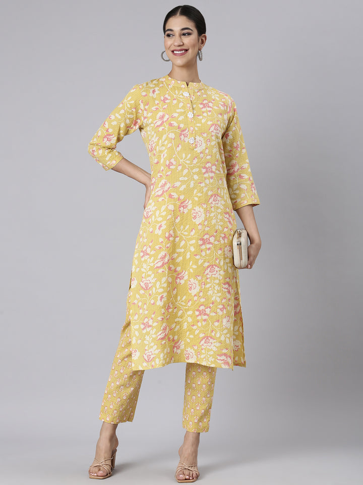 Neerus Green Casual Printed Straight Kurta and Trousers