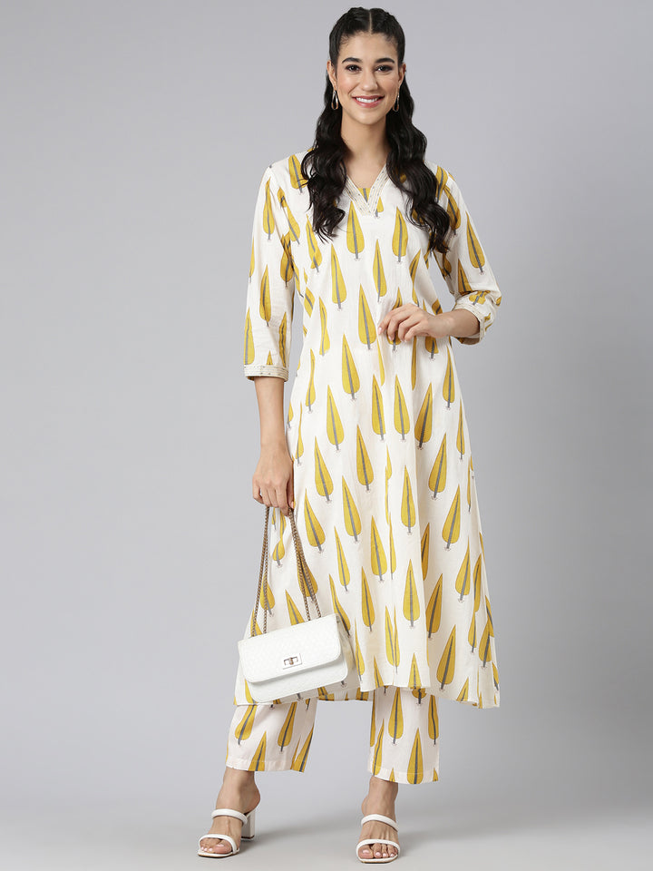 Neerus Mustard Casual Printed Curved Kurta and Trousers
