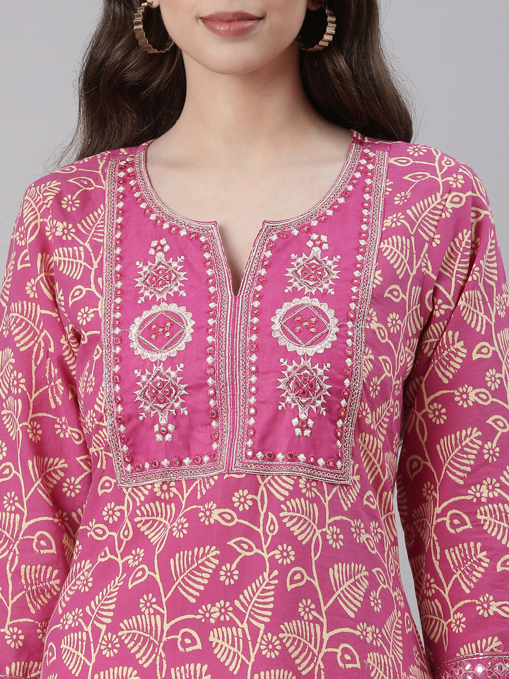 Neerus Magenta Printed Straight Kurta and Trousers