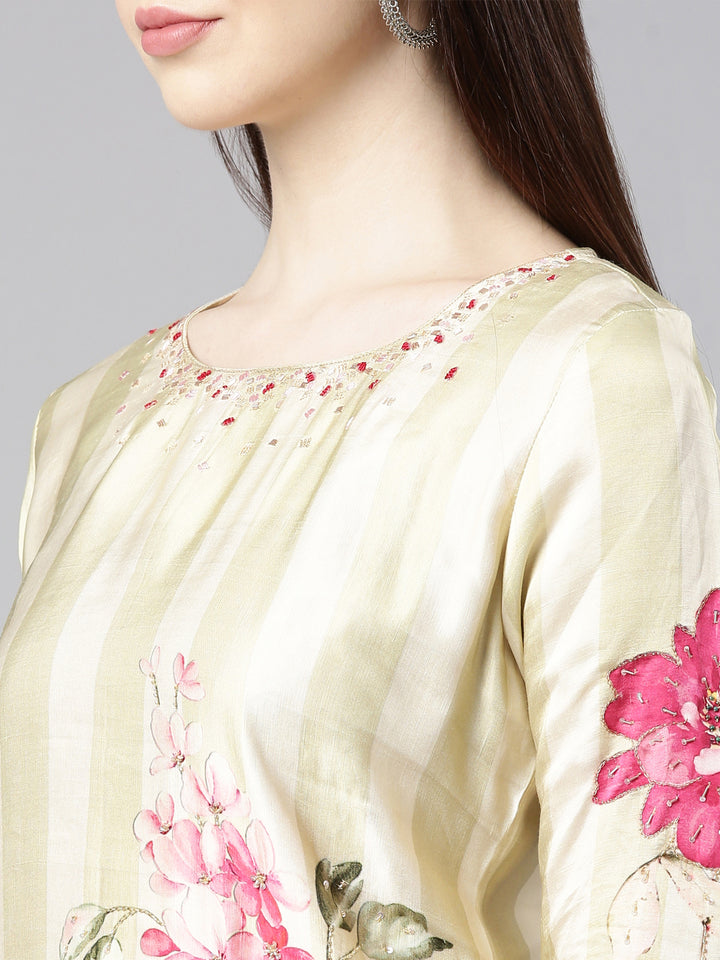Neerus Green Straight Casual Floral Straight Kurtas