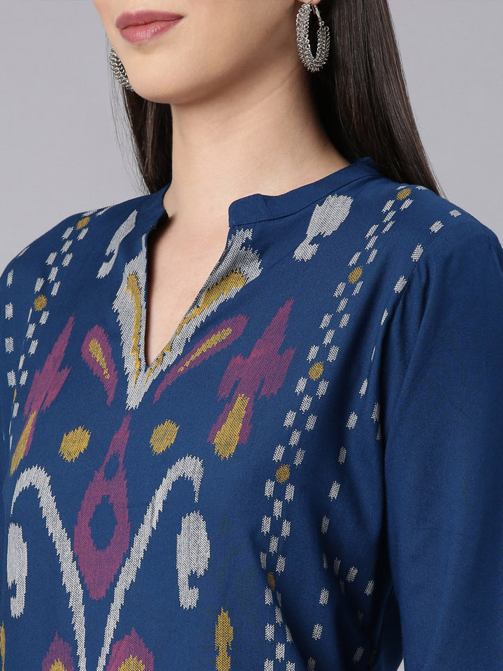 Neerus Blue rayon printed straight kurta - detail view 2