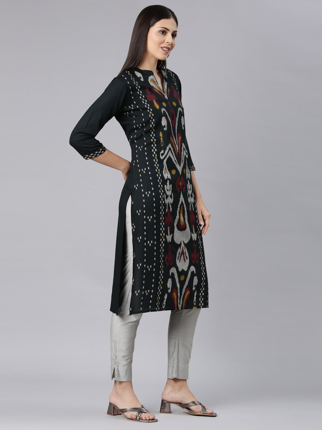 Neerus Green rayon printed straight kurta - side view