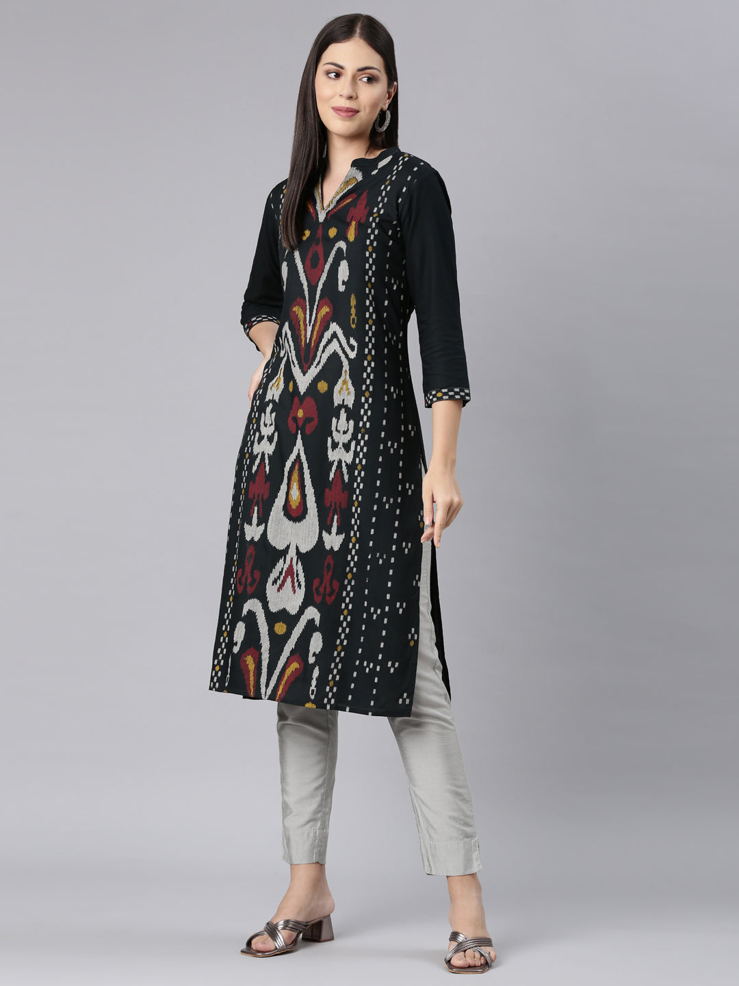 Neerus Green rayon printed straight kurta - detail view 3