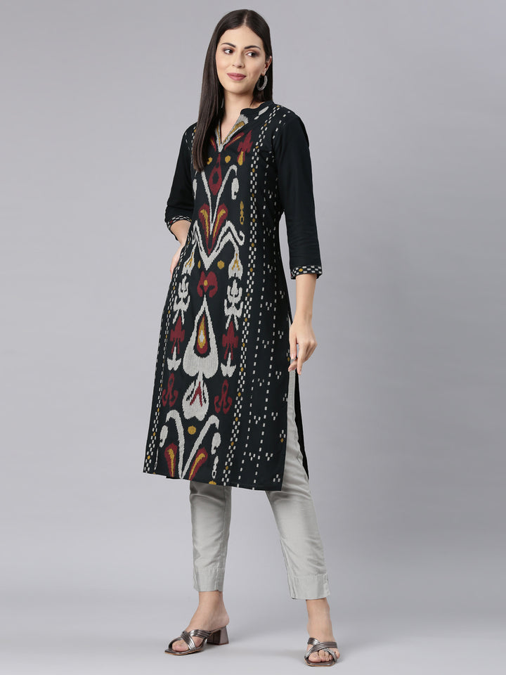 Neerus Green rayon printed straight kurta - detail view 3
