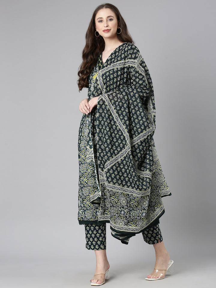 Neerus Green Printed Straight Kurta and Trousers With Dupatta