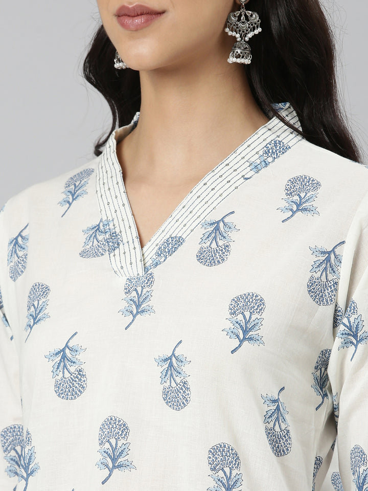 Neerus Blue Casual Floral Straight Kurtas