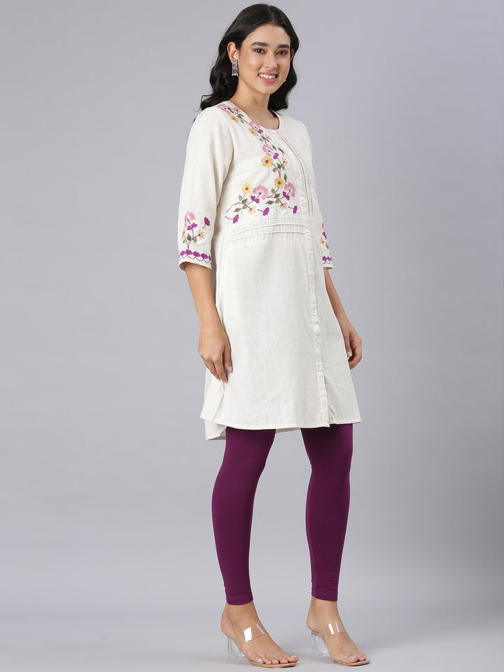 Neerus Off White Casual Solid Straight Kurtis