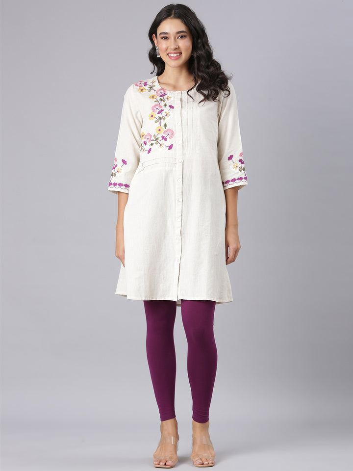Neerus Off White Casual Solid Straight Kurtis
