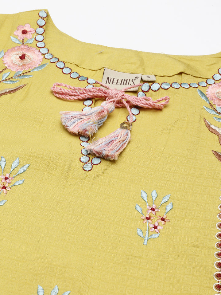 Neerus Yellow cotton embroidered suit set - detail view 1