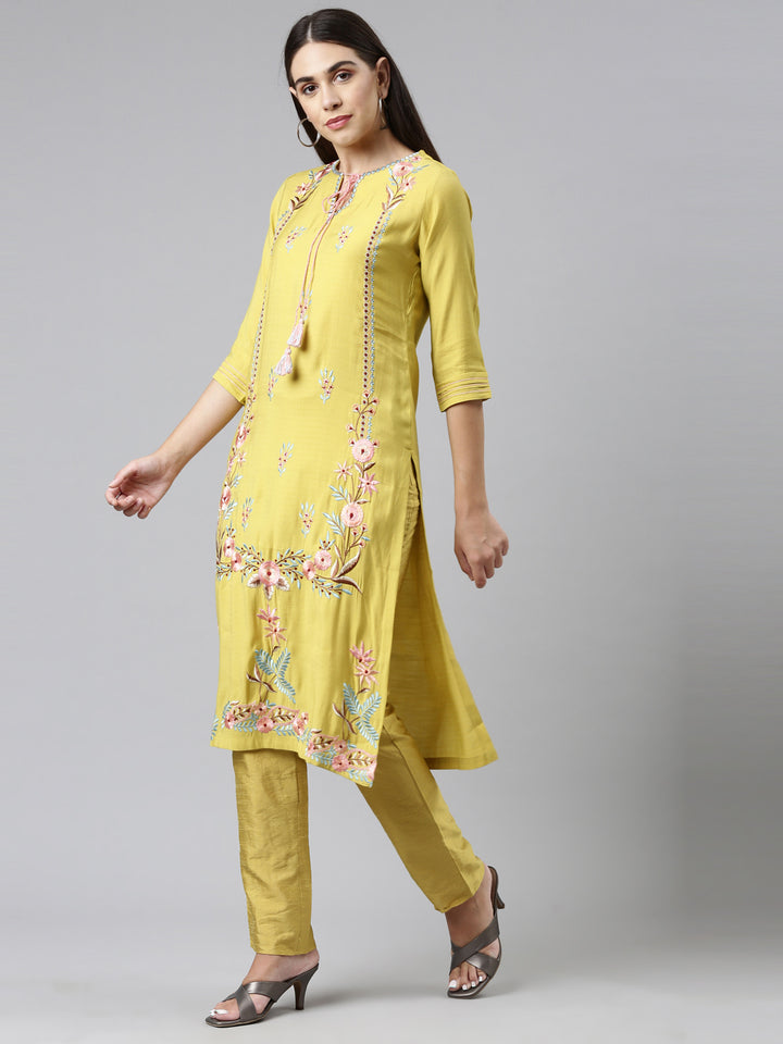 Neerus Yellow cotton embroidered suit set - back view