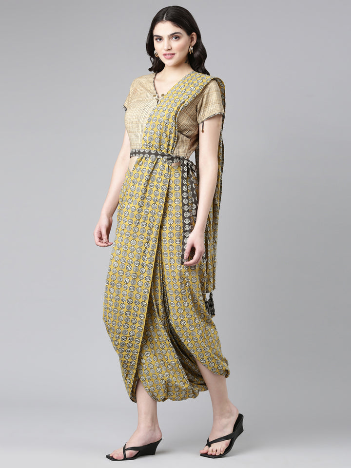 Neerus Multi cotton printed kurta set with dhoti pants - side view