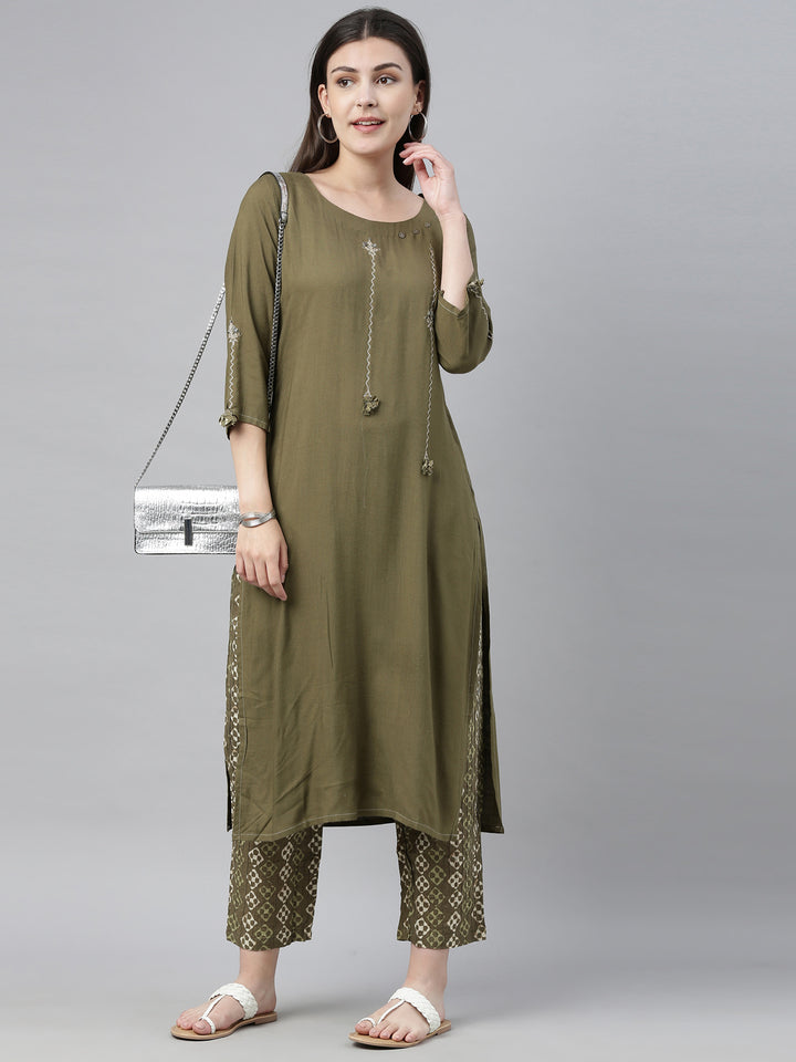 Neerus Green embroidered kurta set with trousers - detail view 2