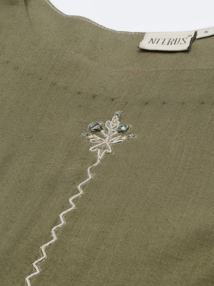 Neerus Green embroidered kurta set with trousers - detail view 1
