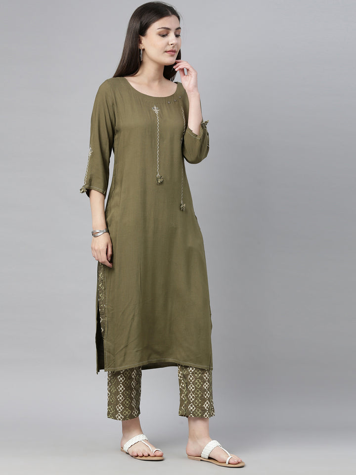 Neerus Green embroidered kurta set with trousers - back view