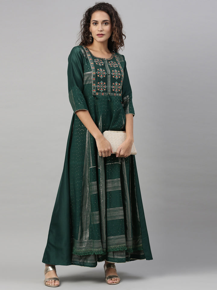 Neerus Green geometric embroidered anarkali kurta - detail view 2