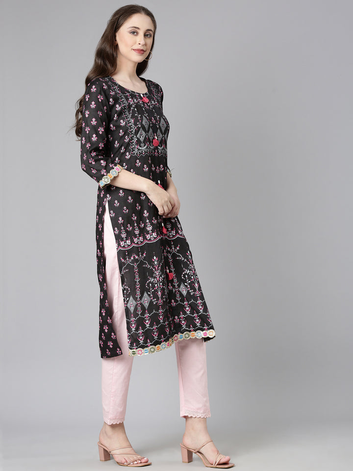 Neerus Black Casual Floral Straight Kurtas