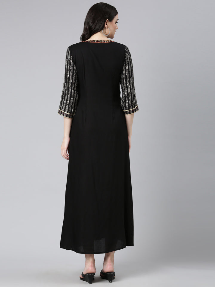 Neerus Black Straight Casual Printed Dress