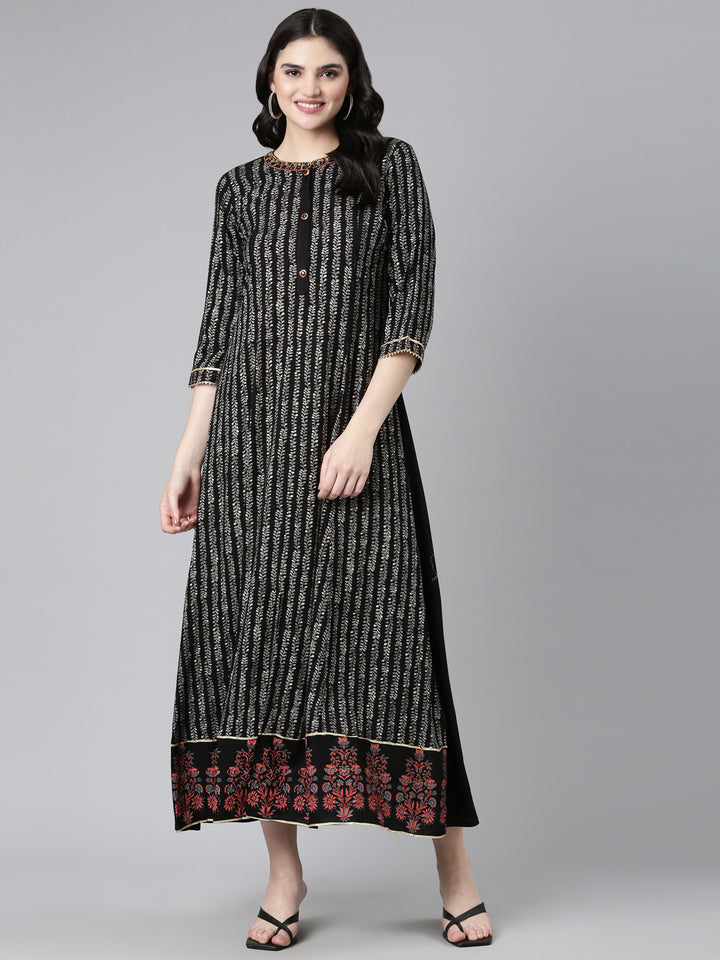 Neerus Black Straight Casual Printed Dress