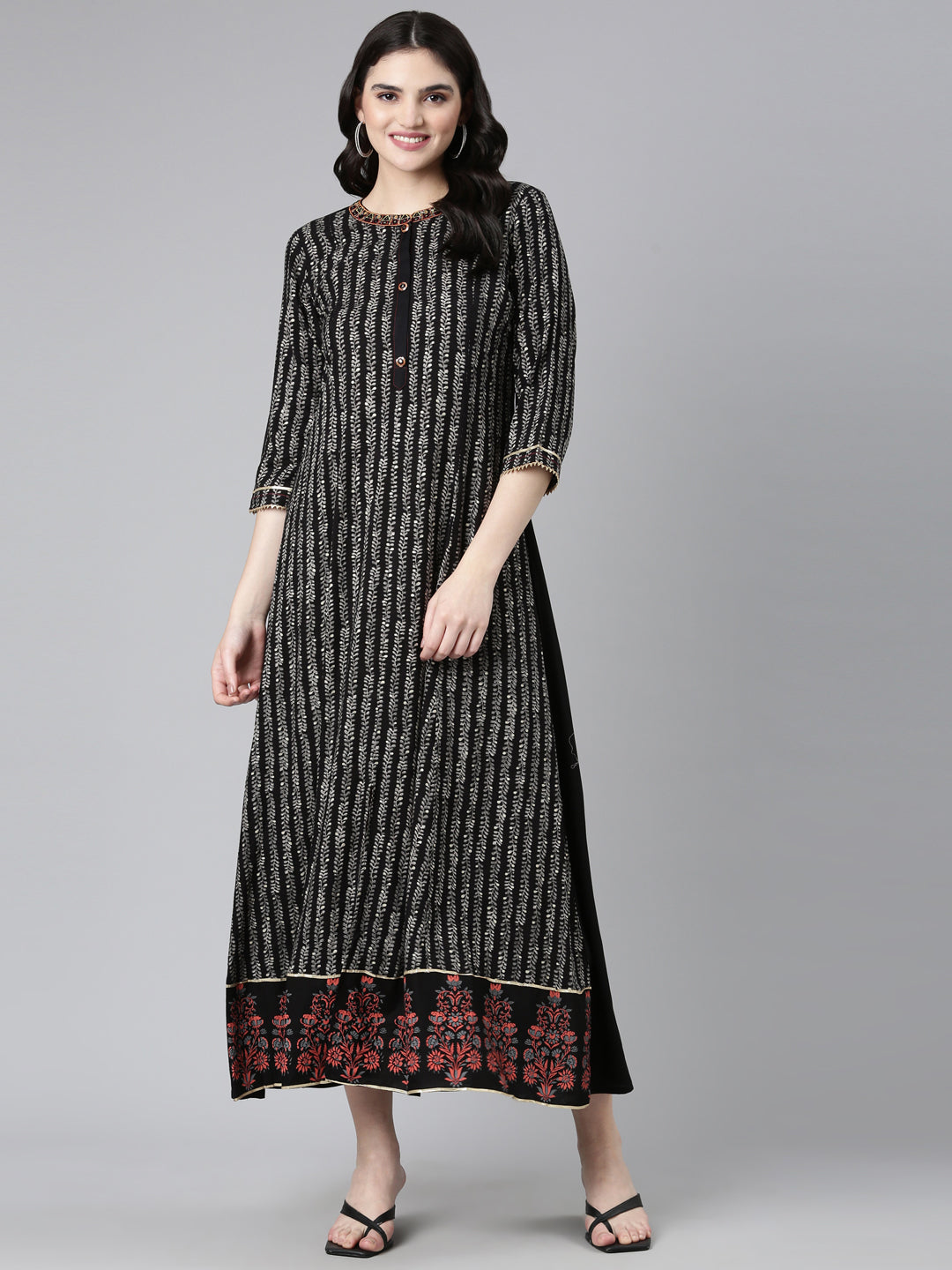 Neerus Black Straight Casual Printed Dress