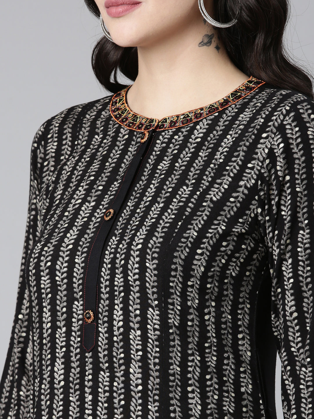 Neerus Black Straight Casual Printed Dress