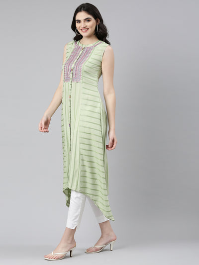 Neerus Green Straight Casual Embroidered Gown